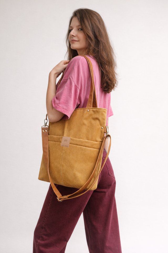 Duża torba z kieszeniami z Miodowego nubuku