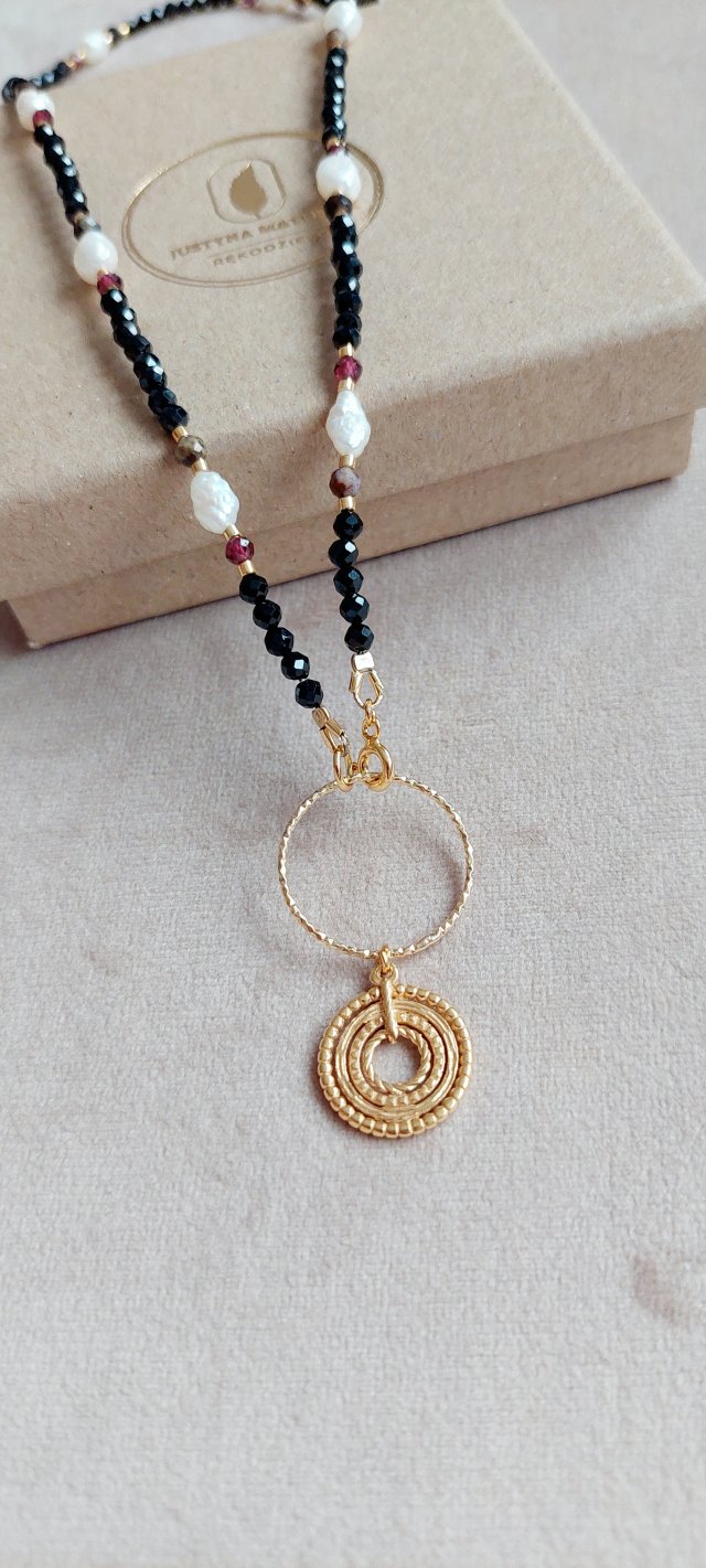 Naszyjnik perły i koła