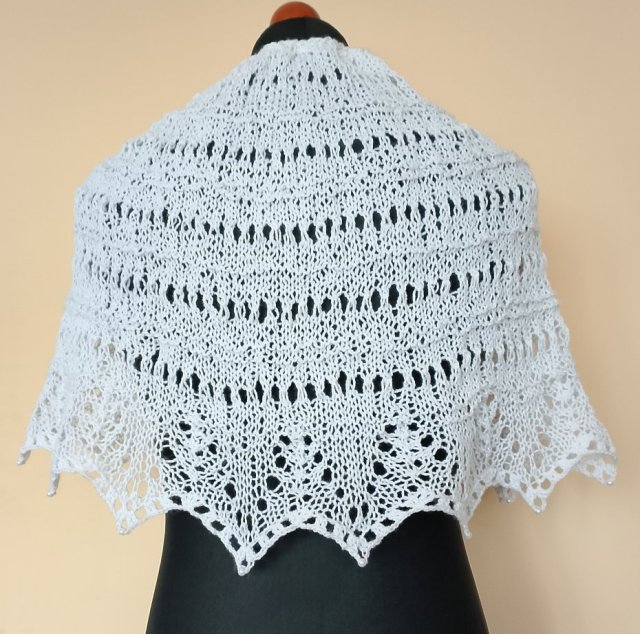 Biała pelerynka komunijna, z koronką