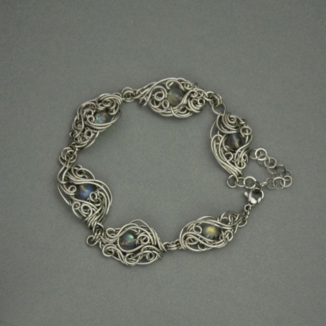 Bransoletka z kolorowymi labradorytami, wire wrapping, stal chirurgiczna, labradoryt