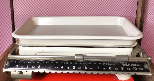 Mechaniczna waga kuchenna szalkowa marki Berwag Niemcy Vintage