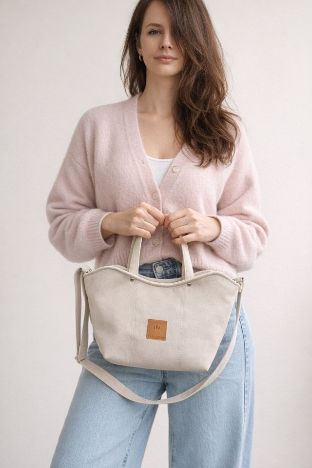 Zamszowa torebka kuferek z falami Kremowa