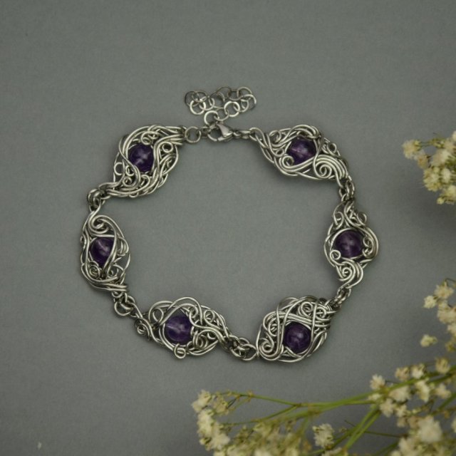 Bransoletka z fioletowymi ametystami, wire wrapping, stal chirurgiczna, ametyst