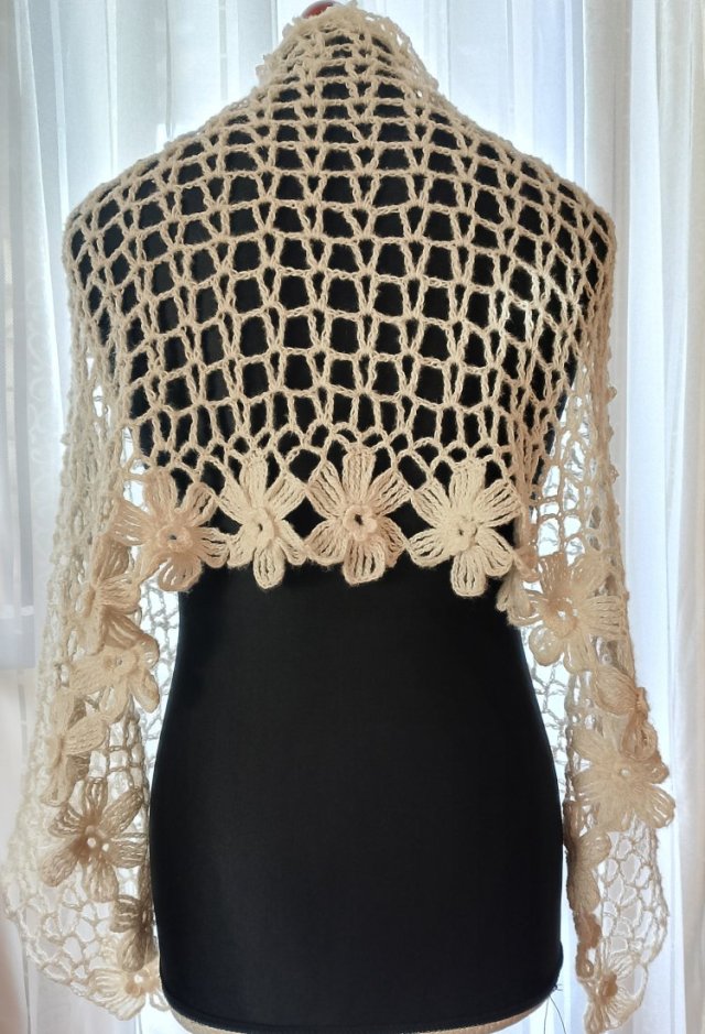 Szal mgiełka z kwiatami