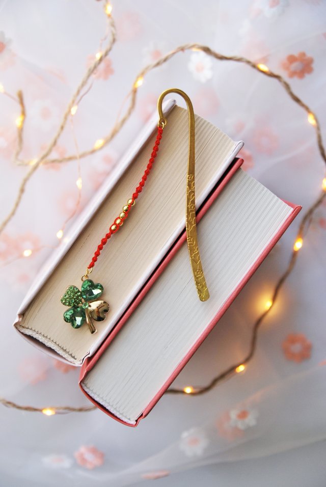 Metalowa zakładka do książki na szczęście - czterolistna koniczynka