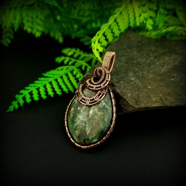 Wisiorek ze szmaragdem