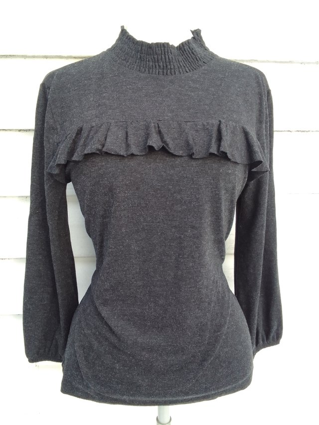 GRAFITOWA BLUZKA Z FALBANKĄ SFERA