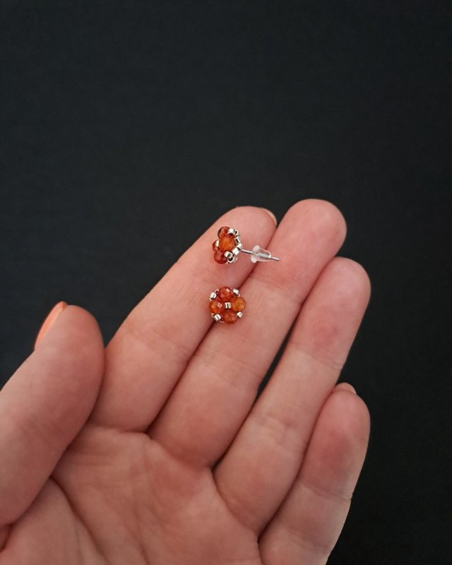 Delikatne Pomarańczowe Kolczyki Sztyfty - Karneol