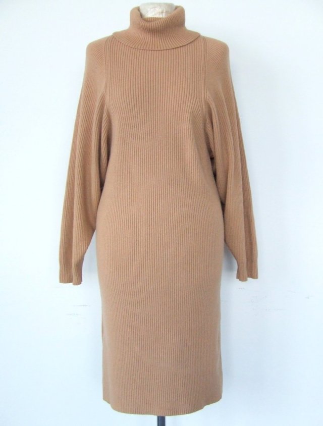 efektowna sukienka z golfem toffi M nietoperz