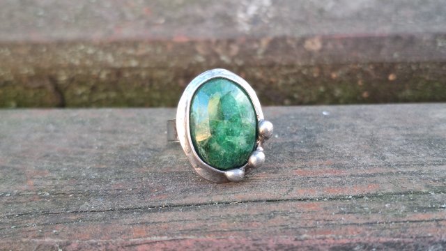 Szmaragd - pierścionek regulowany