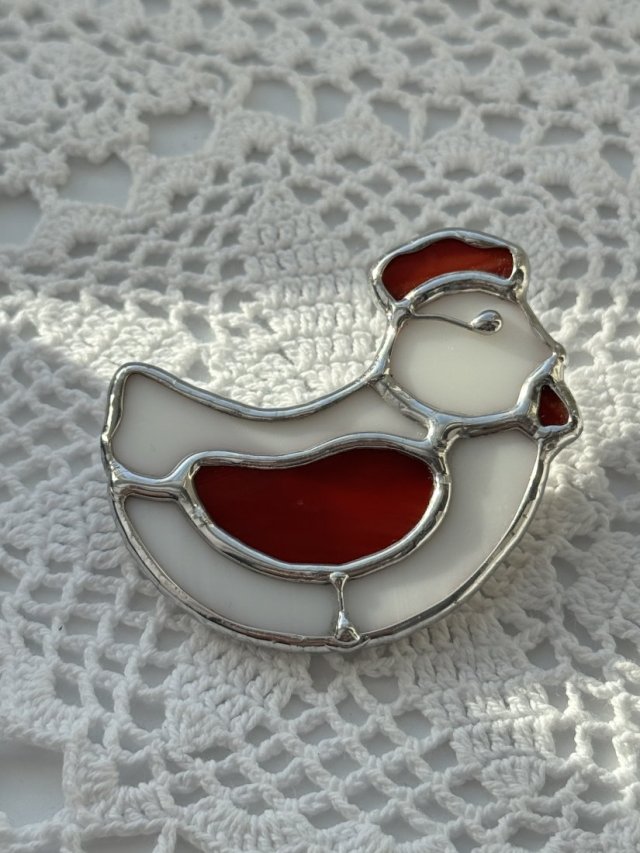 Broszka witrażowa "Kurka" w stylu rustykalnym