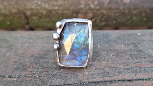 Fasetek - pierścionek regulowany