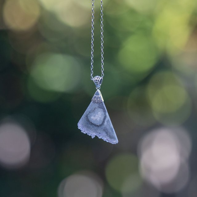 Srebrny wisiorek z ametystem