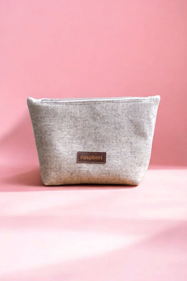 Szara kosmetyczka MAXI jasny flausz