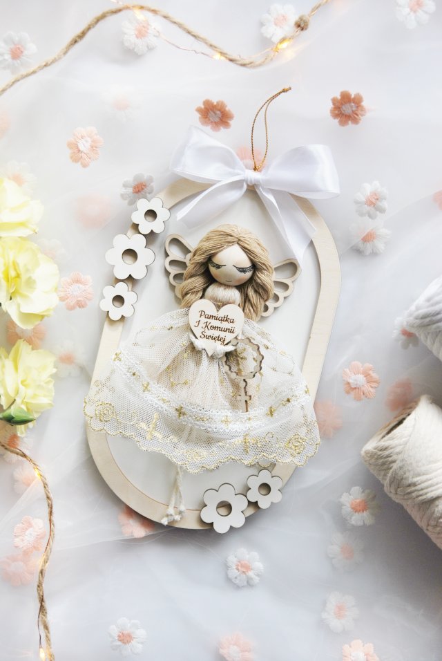 Prezent na komunię - od chrzestnej/chrzestnego itp. | Pamiątka komunii