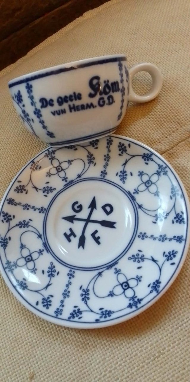 Filiżanki ze spodkami – Schoenauern Porzellan Isenflur