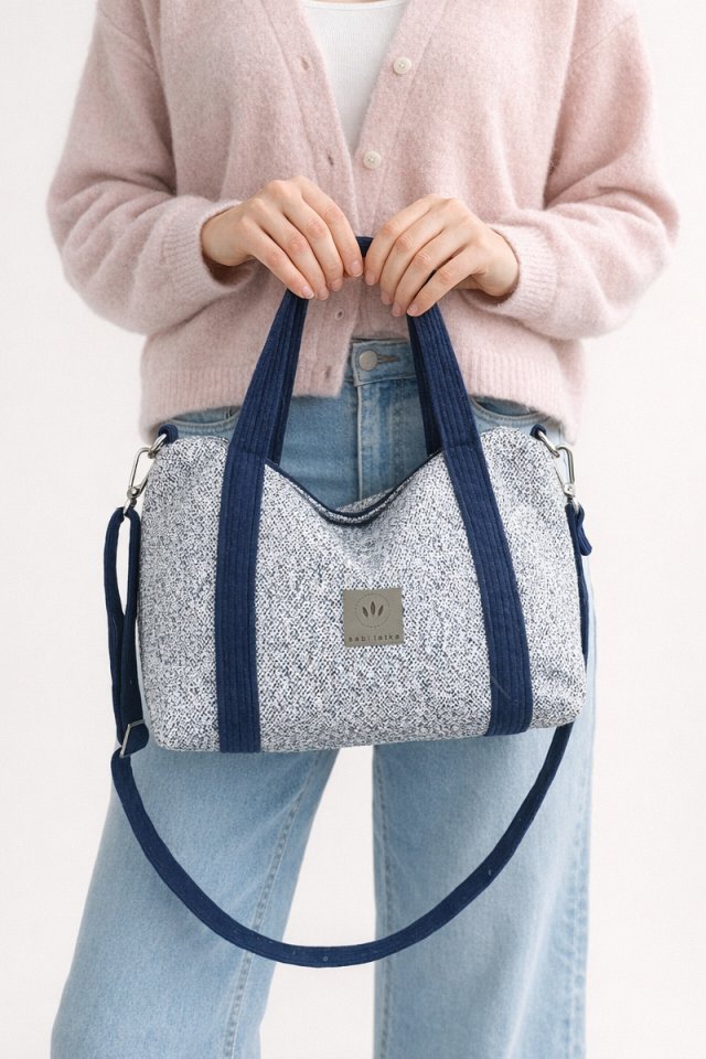 Torebka kuferek Traveler z plecionki Biało-Granatowa