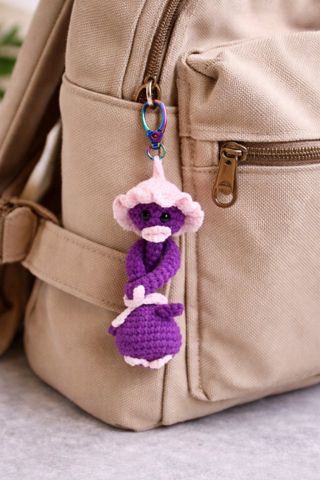 Szydełkowy breloczek amigurumi