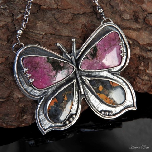 Naszyjnik srebrny Motyl z kalcytem kobaltowym i jaspisem