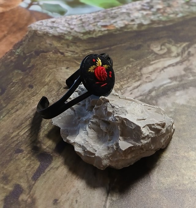 Ręcznie haftowana bransoletka  DLA FRANCISZKI