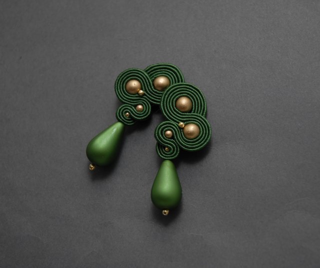 zielone klipsy sutasz