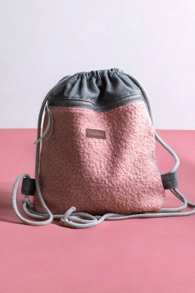 Szaro-różowy plecak z przednią kieszenią