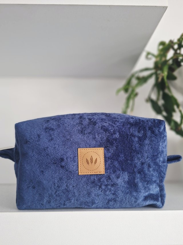 Kosmetyczka z puchatego weluru Granatowa
