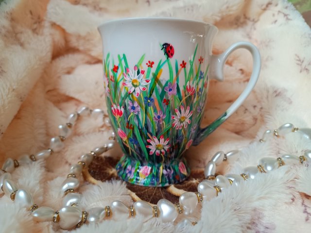 Wiosenna łąka ręcznie malowany kubek śniadaniowy 300 ml.