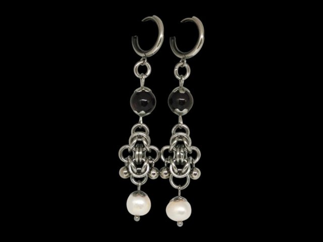 Kolczyki chainmaille granat perłyi stal chirurgiczna gothic witchy