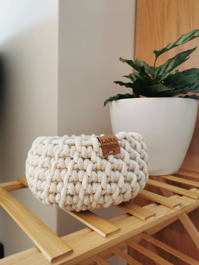 Mały pleciony koszyk