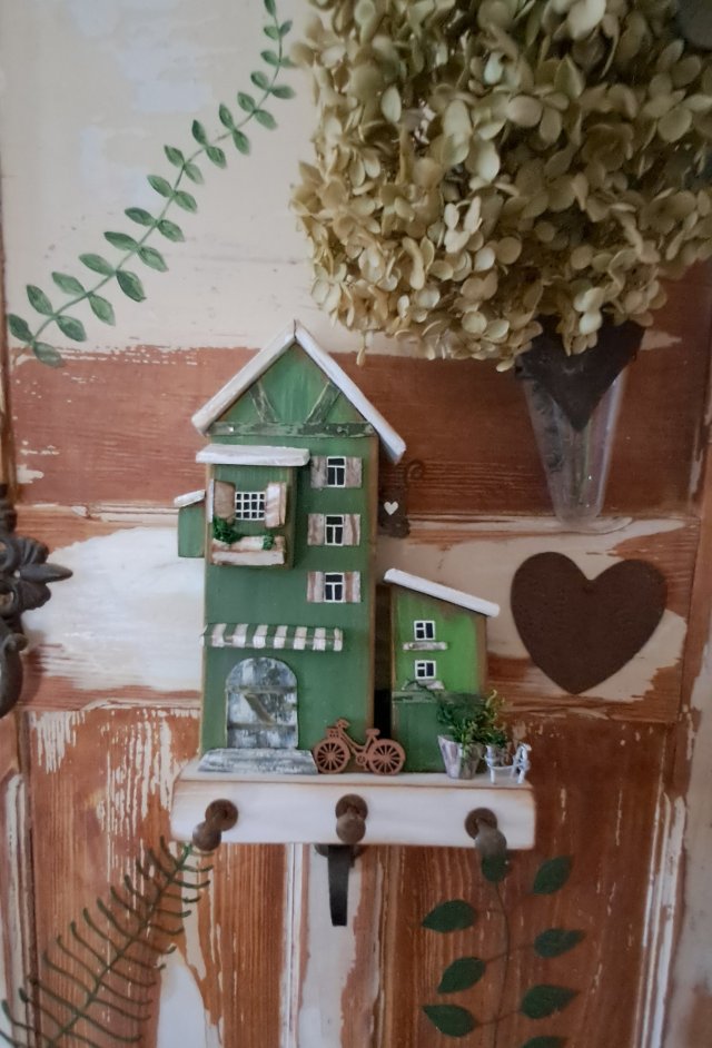 Zielony domek wieszak na klucze i drobiazgi