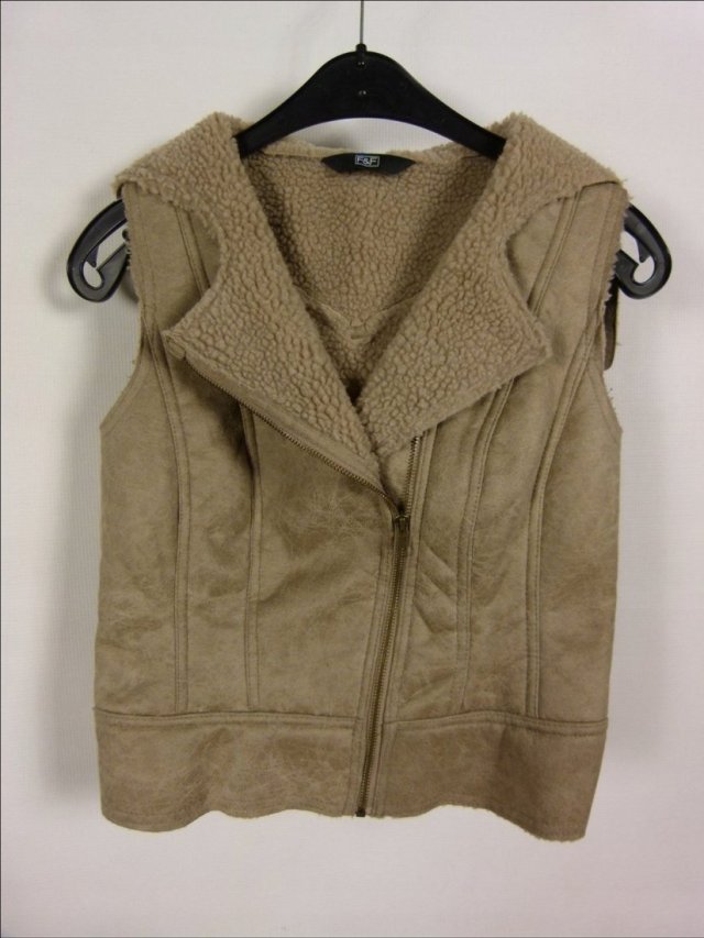 F&F bezrękawnik na kożuszku z kapturem / 36