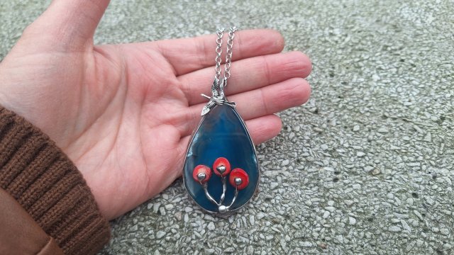 Wylot z gniazda - wisiorek