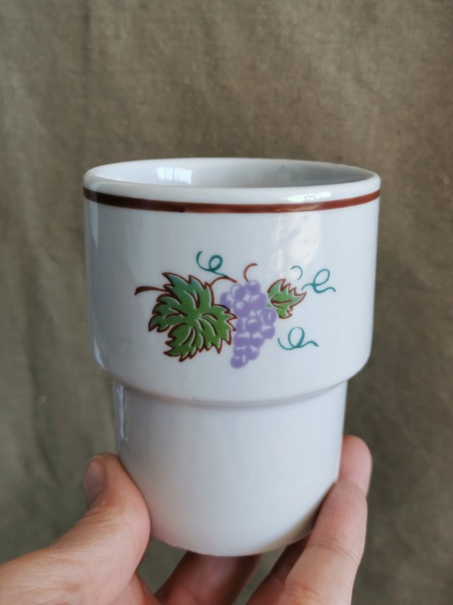 Kubek barowy w winogrona, klasyk PRL