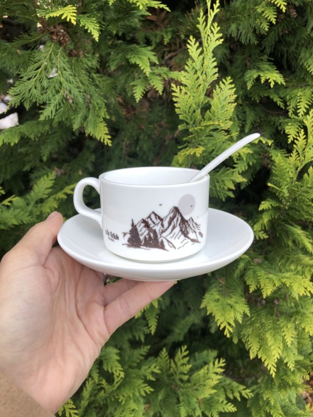 Filiżanka z górami