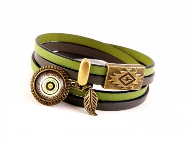 Skórzana bransoletka khaki i oliwkowa z zawieszkami