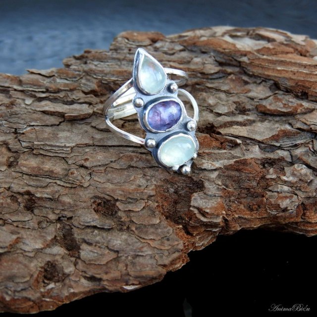 Pierścionek srebrny z tanzanitem i akwamarynami