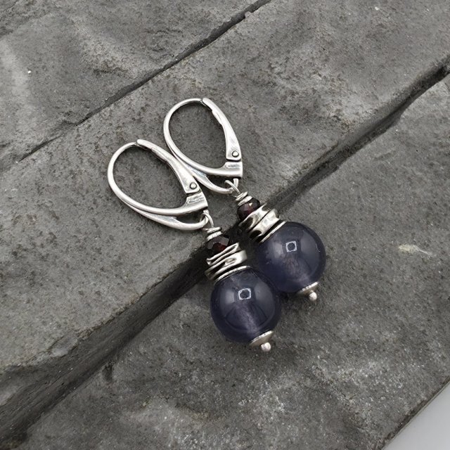 Szary jadeit i granat