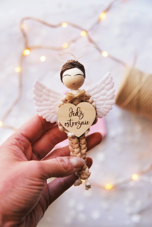 Zawieszka do samochodu: aniołek Jedź ostrożnie - chłopiec