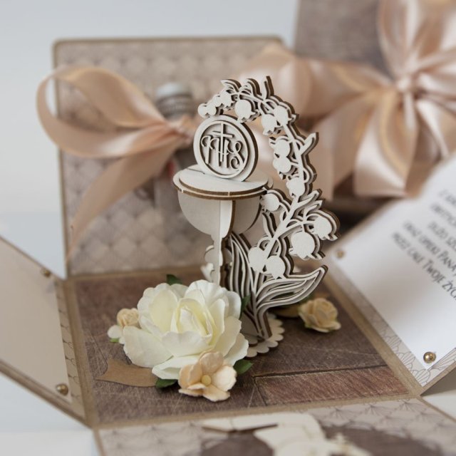 Pamiątka pierwszej Komunii Świętej exploding box kartka 3d