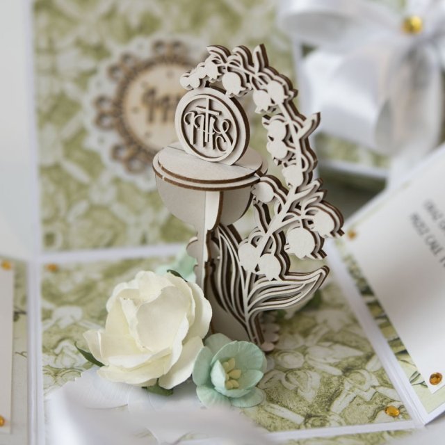 Pamiątka pierwszej Komunii Świętej exploding box kartka 3d