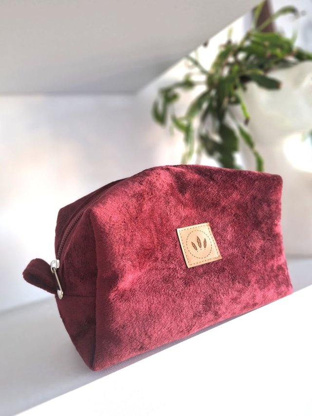 Kosmetyczka z puchatego weluru Bordowa