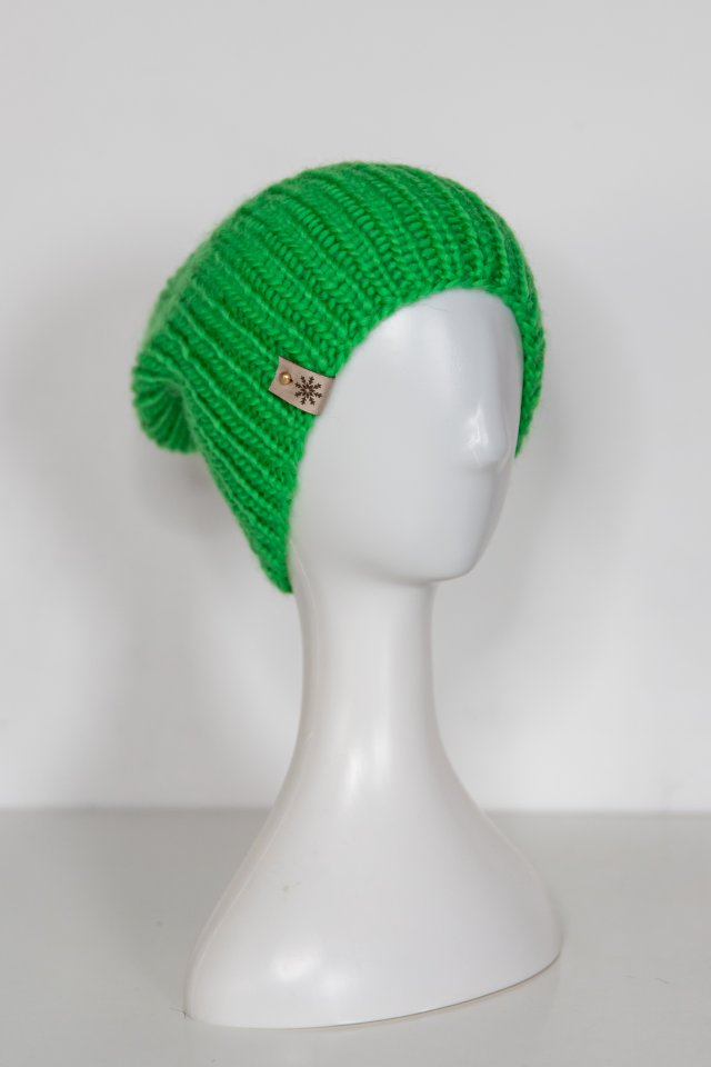 Ręcznie robiona zielona czapka beanie smerfetka Drops Snow rękodzieło handmade