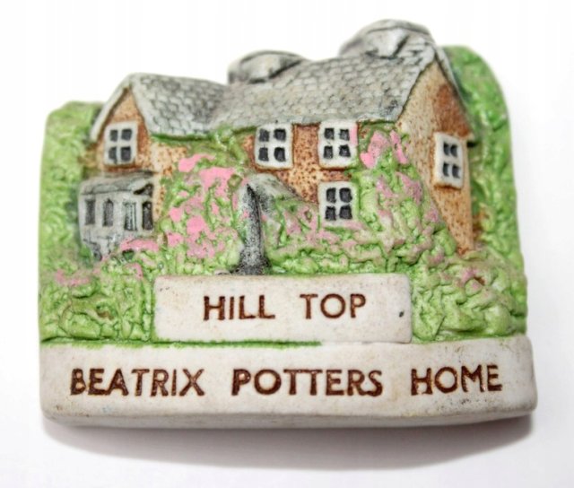 HILL TOP BEATRIX Potters Home magnes