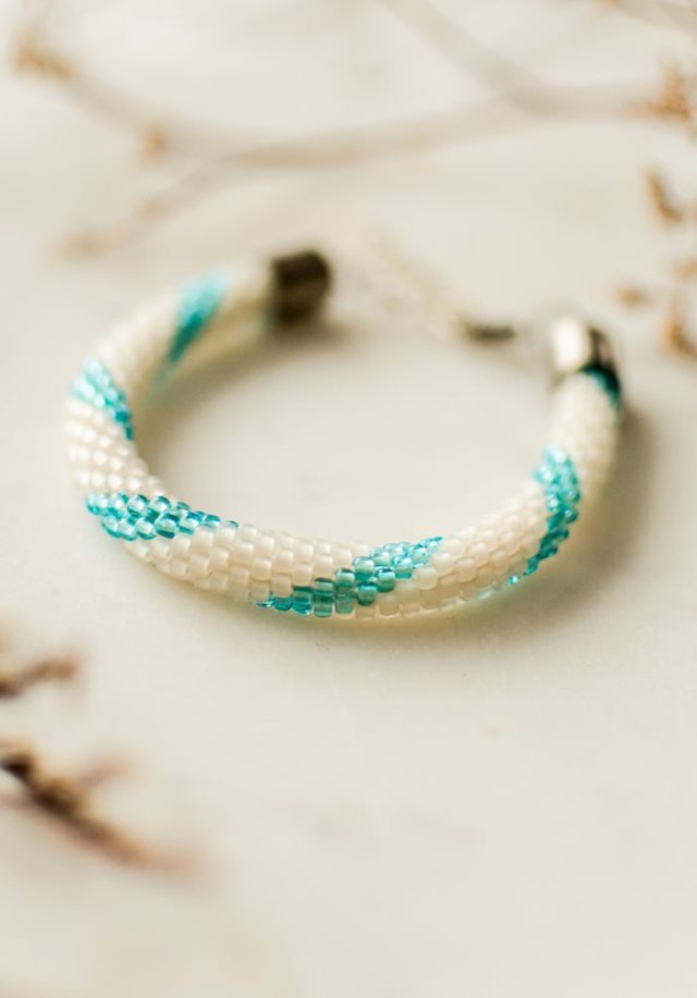 koralikowa bransoletka