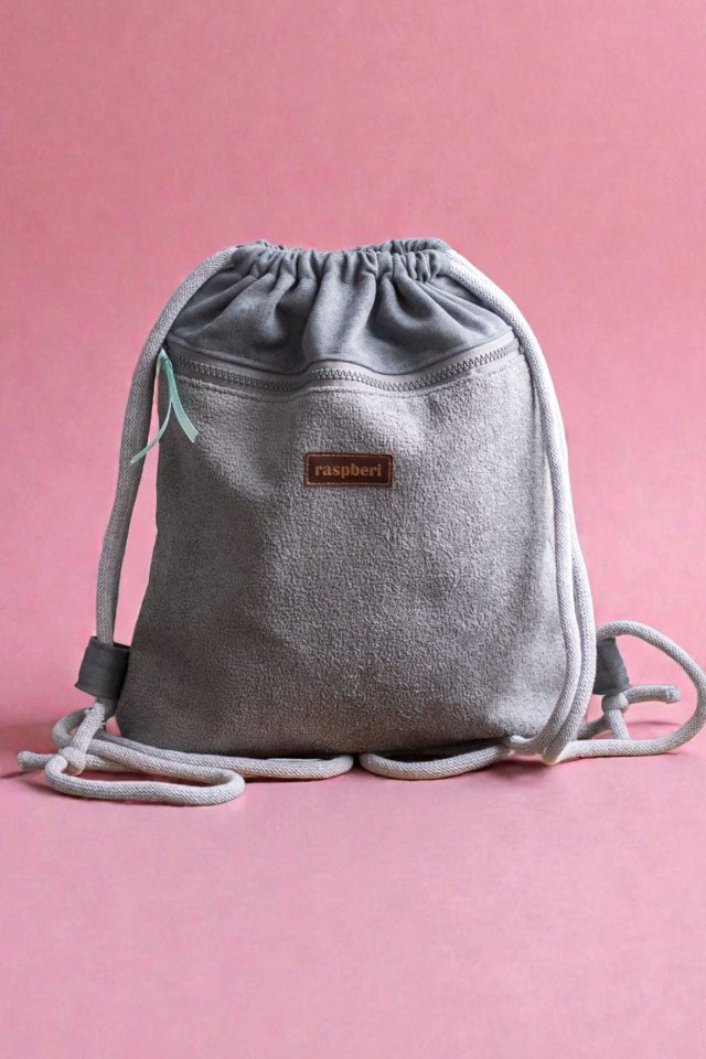 Szary worek plecak z przednią kieszenią bukla