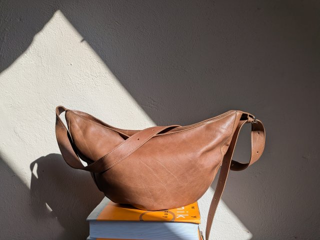 Rogalik  jasno brązowa skórzana torebka