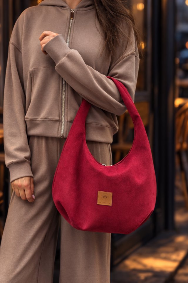 Torebka Hobo z zamszu tapicerskiego Czerwona