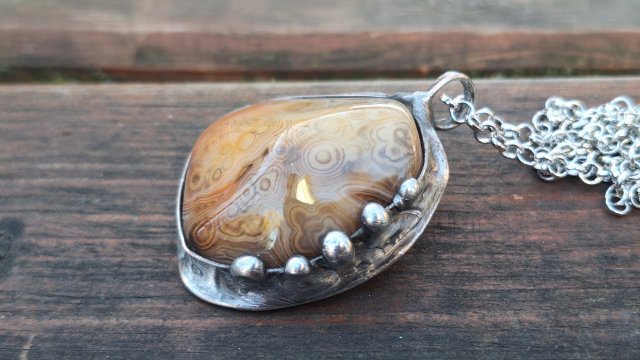 Żywe kultury bakterii - wisiorek