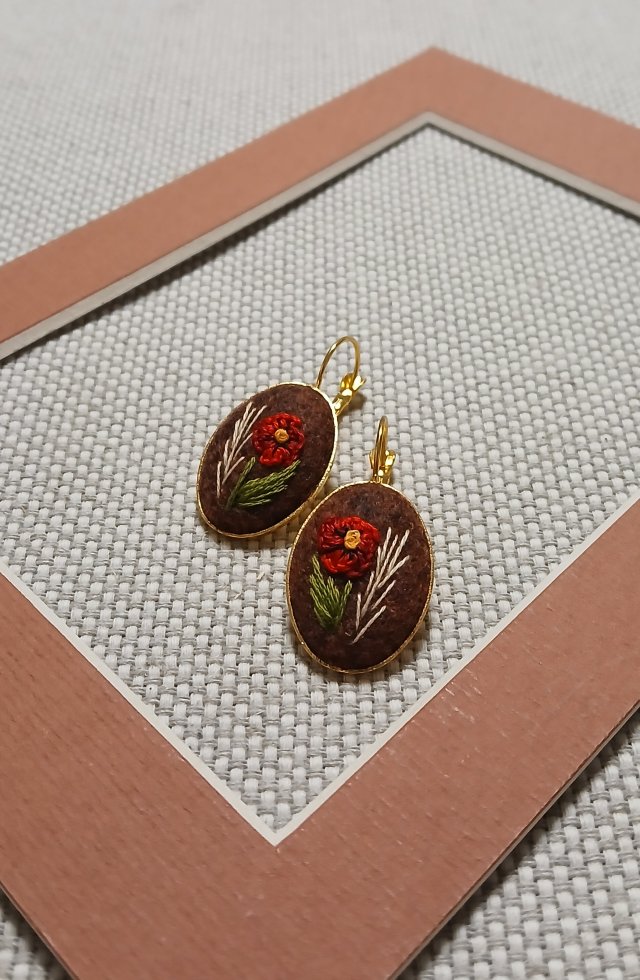 Ręcznie haftowane kolczyki  DLA HELENY  stal szlachetna